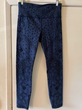 Athleta 7/8 Elation Navy Blue Paisley Active Leggings